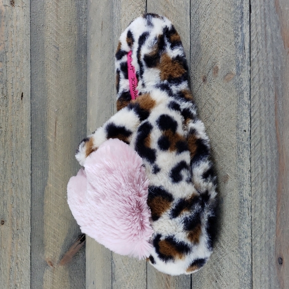 Betsy Johnson Faux Fur Sherpa Scuff Slippers Leopard Pink Heart NEW - Picture 4 of 8